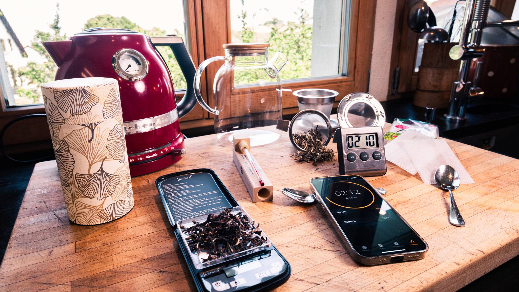 Tous les instruments nécessaires à la préparation d'un thé.